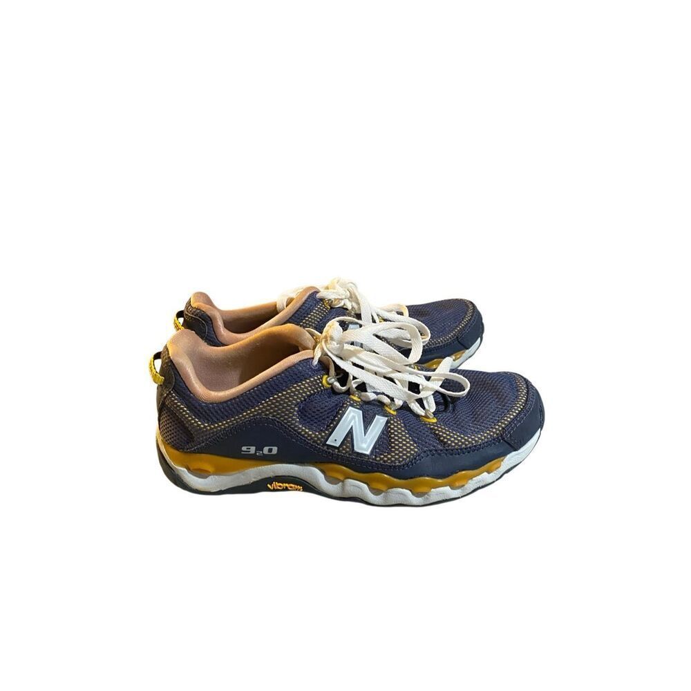 New balance women’s 920V1 blue athletic outdoorsy shoe 8.5.